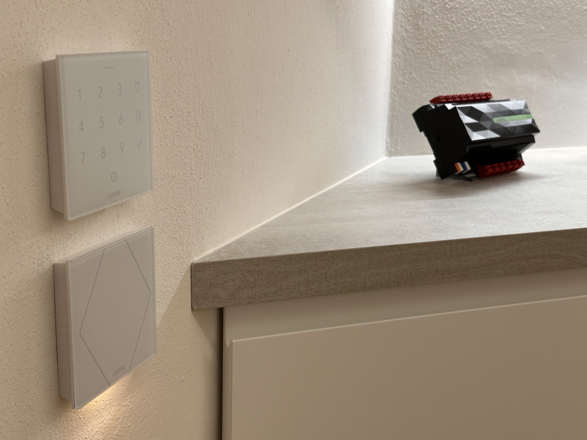 Showroom G-Tech con luce ambiente controllata