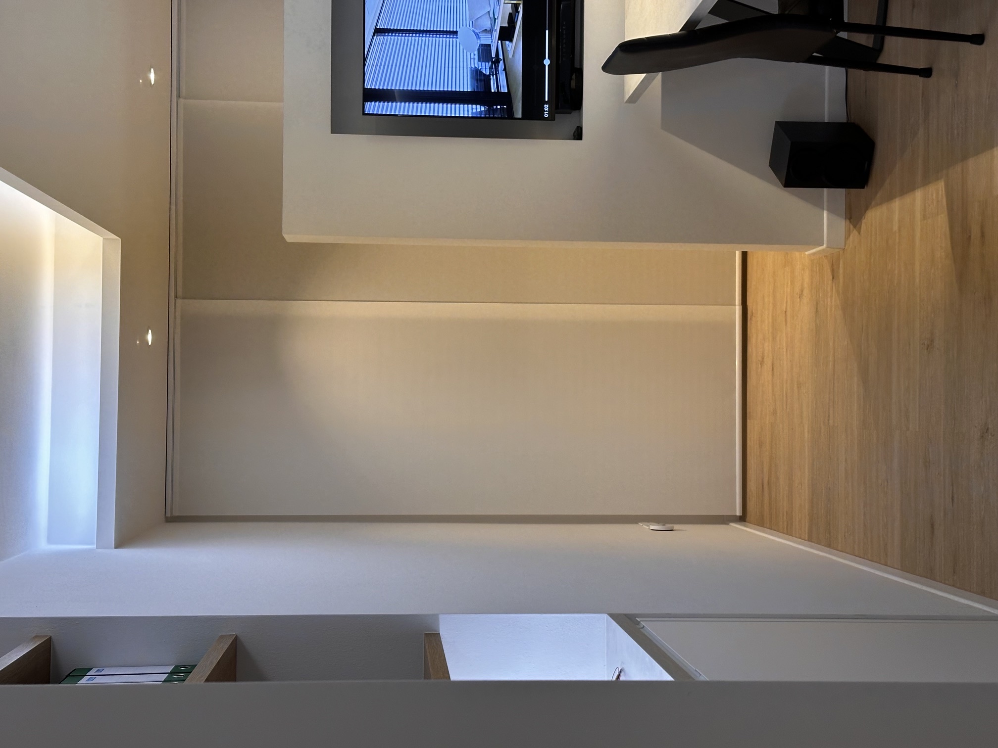 Showroom G-Tech con scenario luce colorato